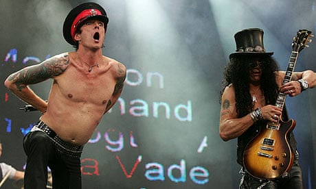 Scott Weiland and Slash of Velvet Revolver in 2005