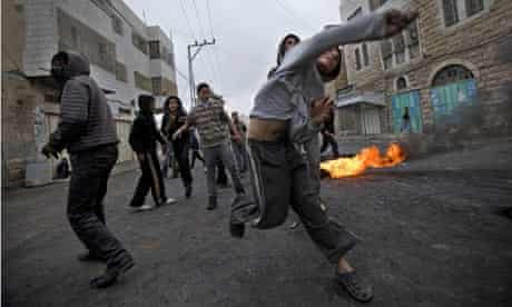 palestinian-kids-throwing-stones