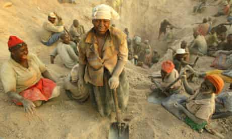 Diamond workersin Zimbabwe