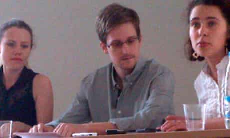 Human rights activists meet with Edward Snowden in Moscow