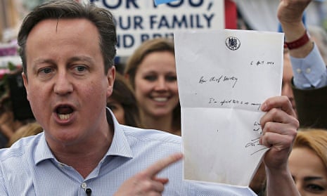 David Cameron brandishes Liam Byrne's letter during the 2015 election campaign.