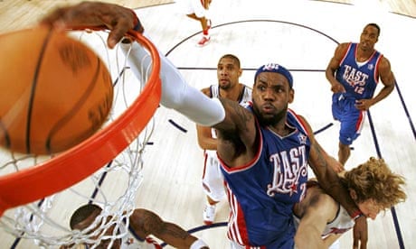 LeBron James atop NBA all-time scoring list as Cavs, Akron cheer on