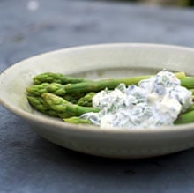 Asparagus with goat's cheese