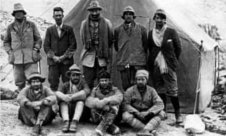 1924 Everest team, Irvine and Mallory rear left