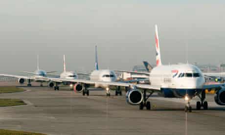 Planes queuing for takeoff at Heathrow airport