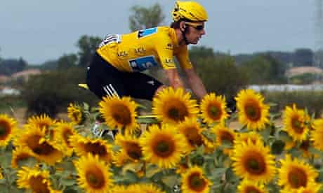 braasdll;ey wiggins in yellow jersey with sunflowers