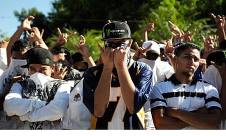 Fragile peace in San Salvador as youth gangs trade weapons for jobs and  hope, El Salvador