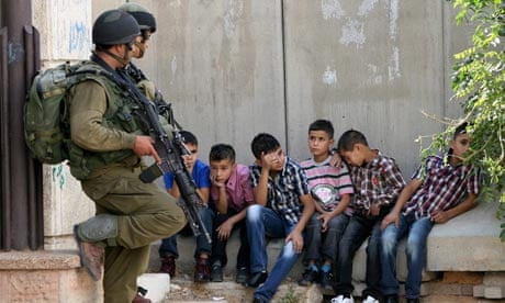 Israeli soldiers guard Palestinian children