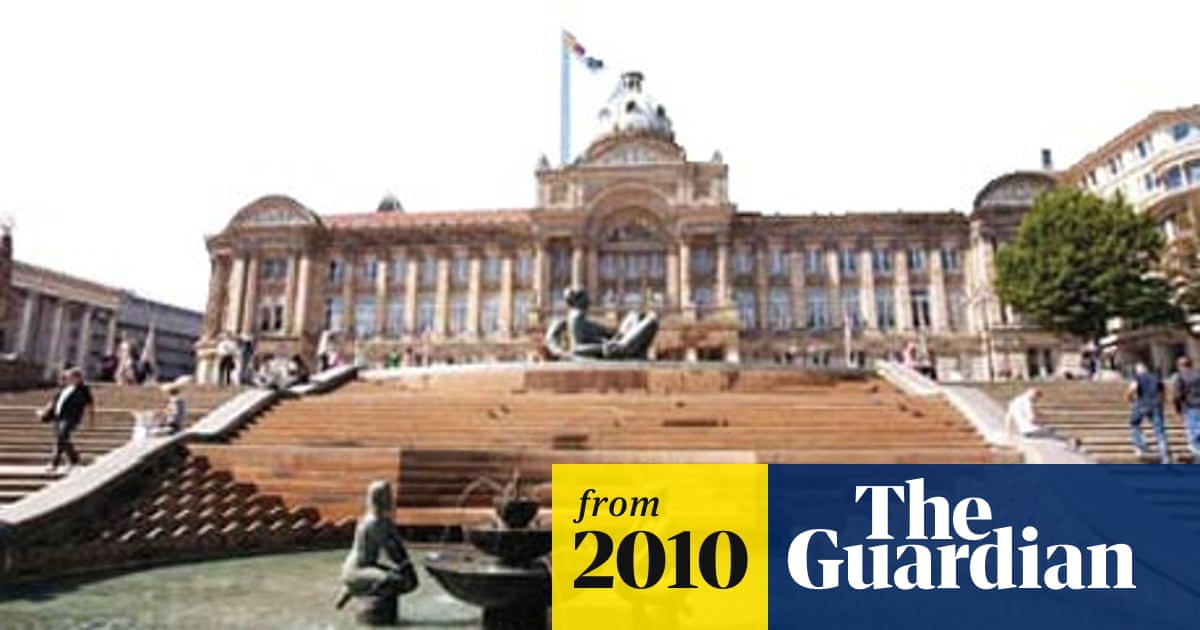 Birmingham city council puts 26,000 staff on notice over new contracts