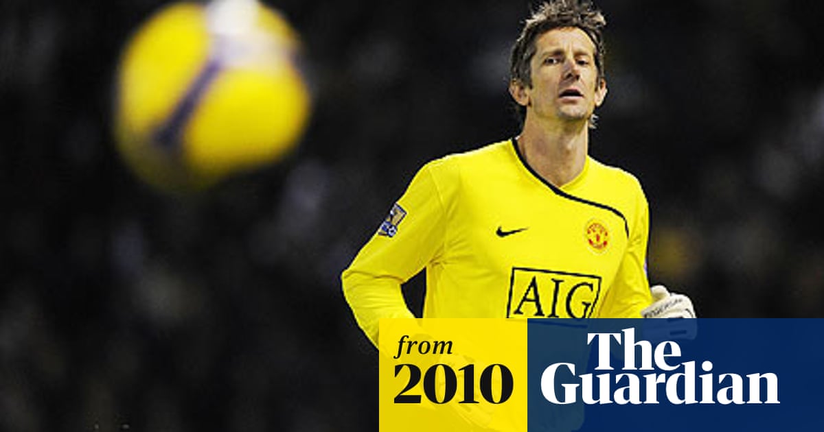 Dutch Goalkeeper Edwin Van Der Sar Holds His Daughter At The End Of News Photo Getty Images