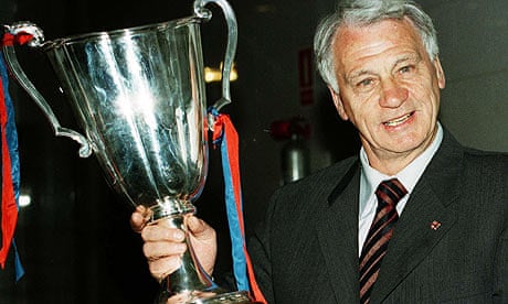 Pep Guardiola looks on as Barcelona manager Bobby Robson holds a training session, 1996. Good night cules Pep Guardiola looks on as Barcelona manager Bobby Robson holds a training session, 1996. Good night cules