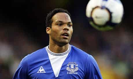 Joleon Lescott has told Everton that he wants to join Manchester City