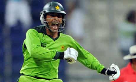 Abdul Razzaq powers Pakistan to one-wicket victory over South Africa |  Pakistan cricket team | The Guardian