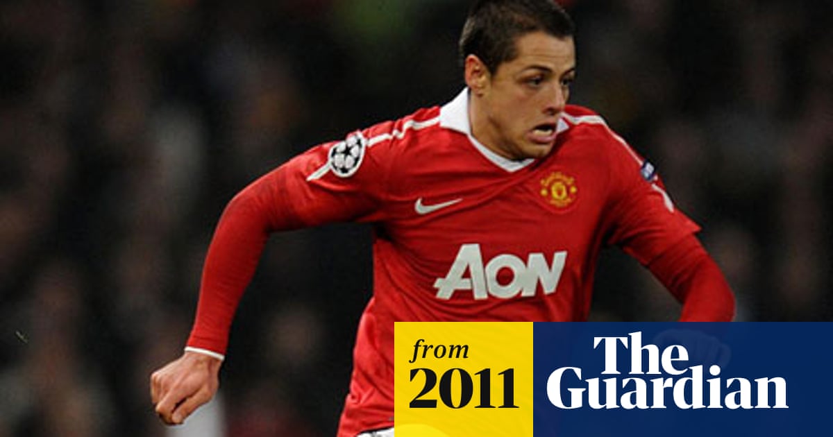 Manchester United S Javier Hernandez Taken To Hospital With Concussion Manchester United The Guardian Manchester United S Javier Hernandez Taken To Hospital With Concussion Manchester United The Guardian