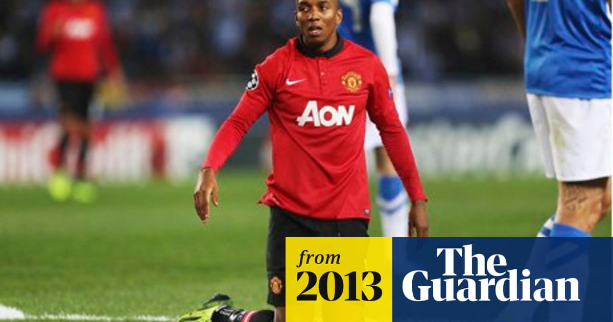 David Moyes Unrepentant Over Ashley Young S Diving Football The Guardian