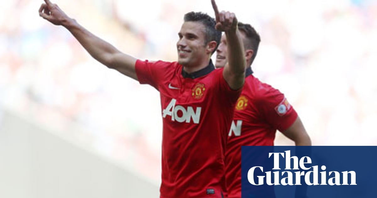 Community Shield Van Persie S Double Fires Manchester United Past Wigan Community Shield The Guardian