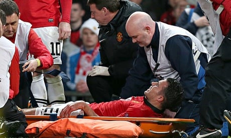 Robin van Persie leaves Manchester United sweating over injury | Robin