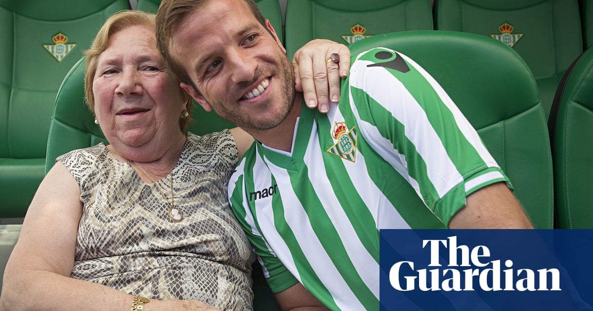 verlamming Koningin pedaal Rafael van der Vaart: a shirt-out kind of player born into the wrong  generation | Real Betis | The Guardian