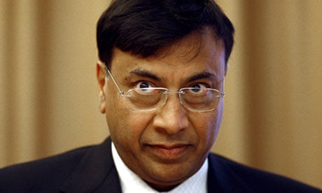 Lakshmi Mittal: Family night at the fight: Lakshmi Mittal hangs