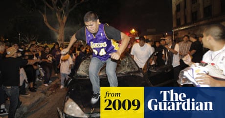Lakers Win Sparks Los Angeles Rioting After Kobe Bryant Brilliance Sport The Guardian