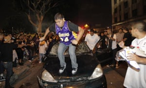 Lakers Win Sparks Los Angeles Rioting After Kobe Bryant Brilliance Sport The Guardian
