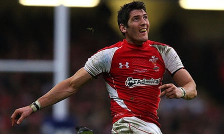 Six Nations 2011 Wales Move James Hook To Centre For Italy Match Wales Rugby Union Team The Guardian