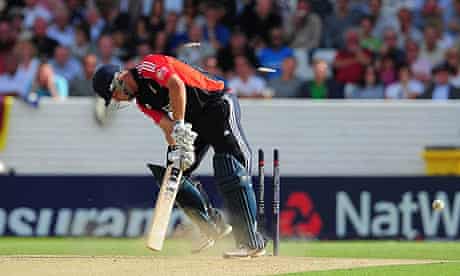 England batsman Jonathan Trott is bowled by Sri Lanka's Suranga Lakmal 