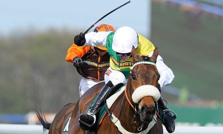 Ballabriggs wins the 2011 Grand National