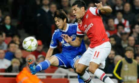Arsenal's André Santos battles with Atsuto Uchida of Schalke in the Champions League Group B