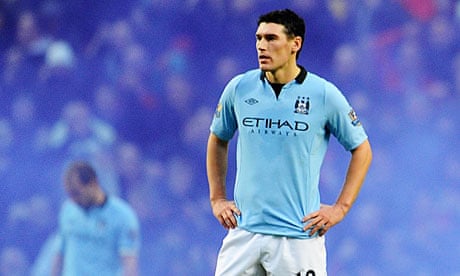 Gareth Barry Người Ra Sân Nhiều Nhất Premier League - Huyền Thoại Không Thể Quên Gareth Barry Người Ra Sân Nhiều Nhất Premier League - Huyền Thoại Không Thể Quên