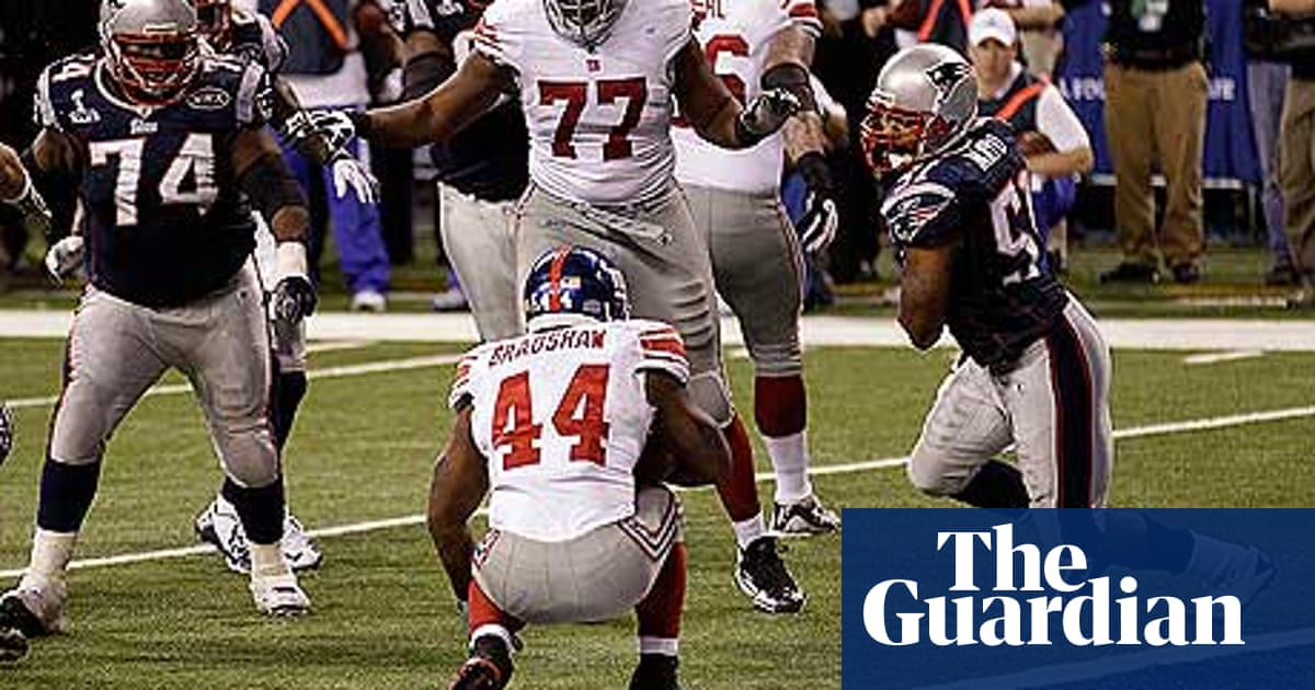 Giants Eli Manning Admits He Tried To Stop Super Bowl Winning Touchdown Super Bowl Xlvi The Guardian