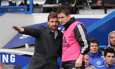 The Chelsea manager Andre Villas-Boas talks to Frank Lampard