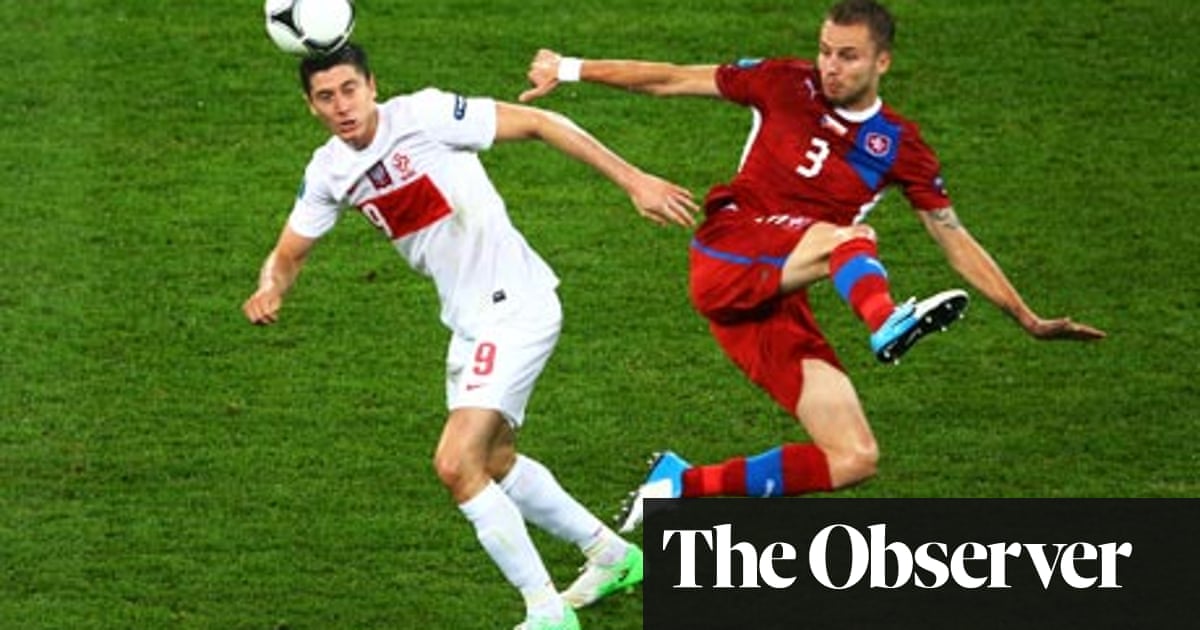 Download Petr Jiracek strike puts Czech Republic through and Poland ...