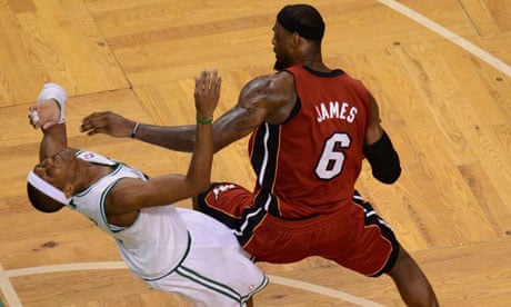 LeBron James returns to TD Garden in purple and gold alongside Rajon Rondo  - CelticsBlog