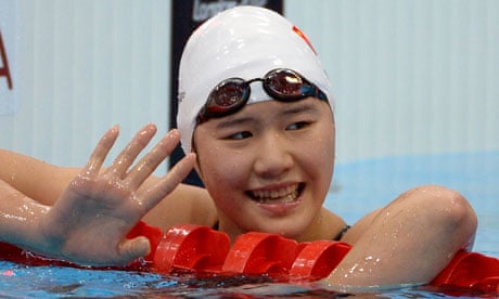 Ye Shiwen waves to the crowd