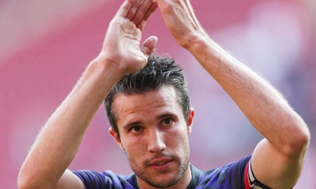 Robin van Persie applauds the fans at the end of Arsenal friendly at Köln