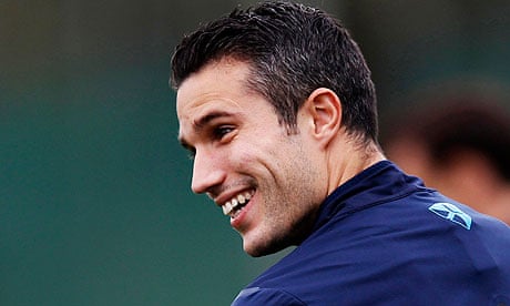 Arsenal's Robin Van Persie is expected to finalise a move to Manchester United
