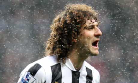 Newcastle United's captain Fabricio Coloccini in the snow