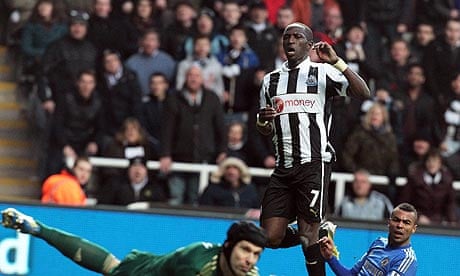 The Newcastle United midfielder Moussa Sissoko, centre, scores the winning goal against Chelsea.