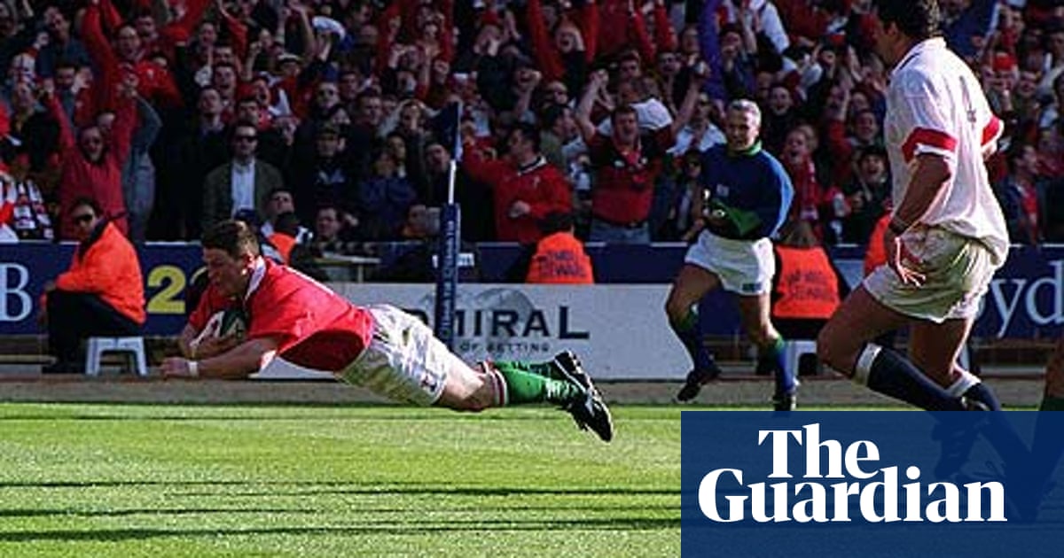 The Story Of Scott Gibbs S Try That Broke England Hearts Wales Rugby Union Team The Guardian