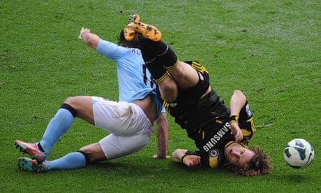 Sergio Agüero should apologise for horror tackle, says David Luiz