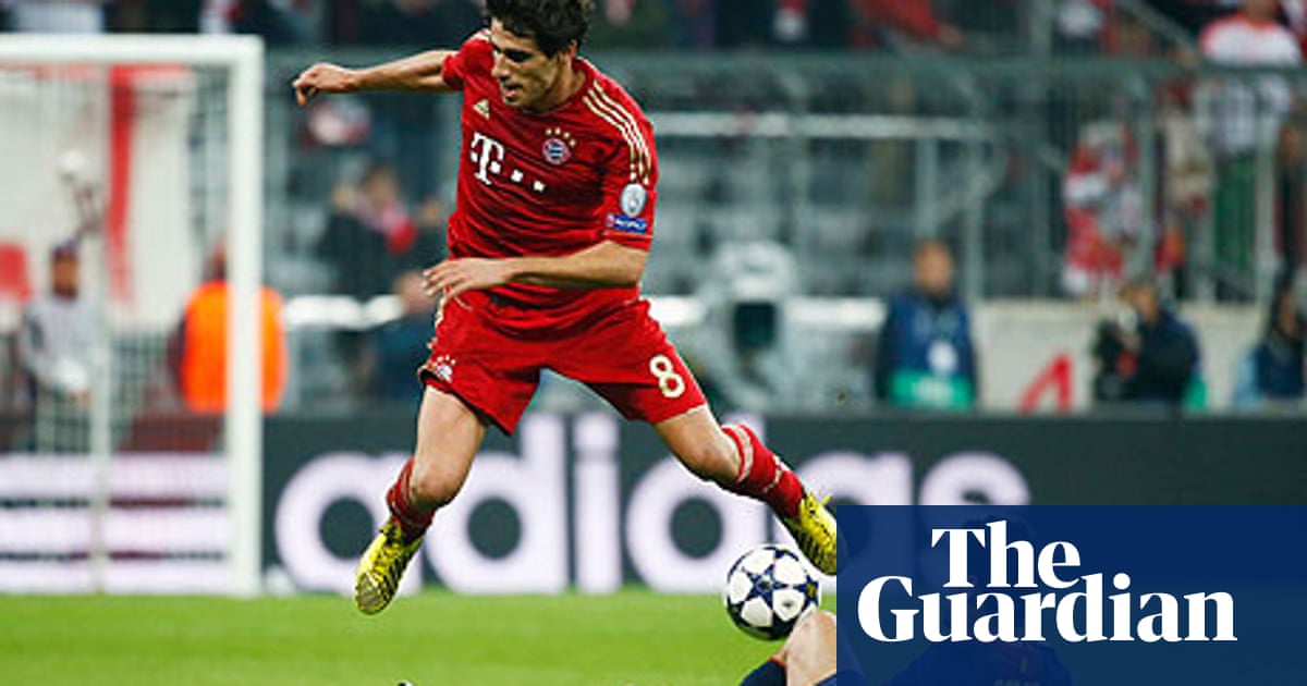 Javi Martinez The Key Weapon As Bayern Cut Barcelona Down To Size Football Tactics The Guardian