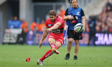 Leigh Halfpenny of Toulon slots one of his six penalties against Leinster at Stade Vélodrome.