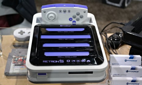 Retron Game System Retron 5 Logo