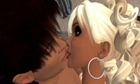 Kissing couple in Second Life