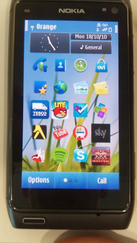 Nokia N8 front screen