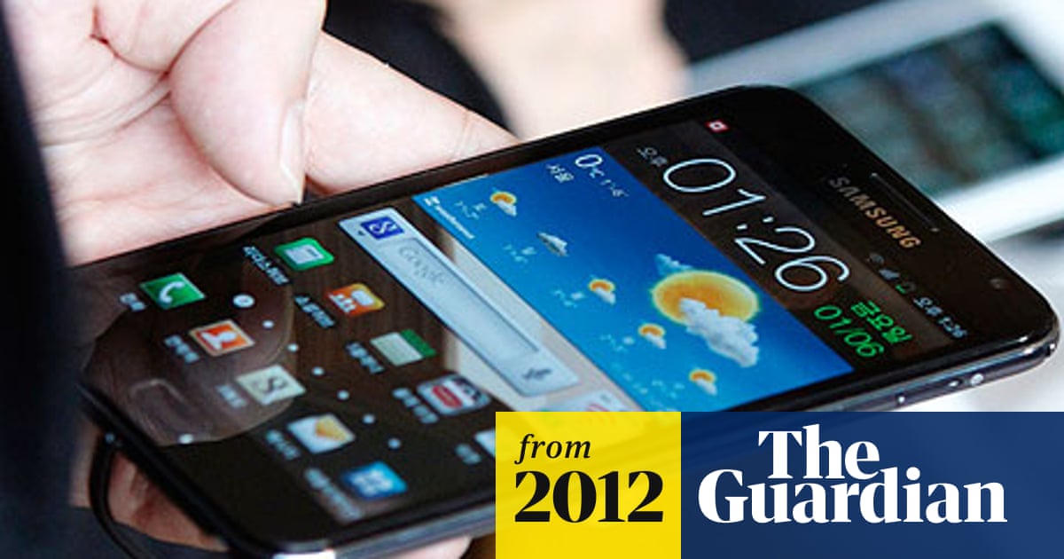 samsung and apple now have more than 50 of phone market says idc smartphones the guardian