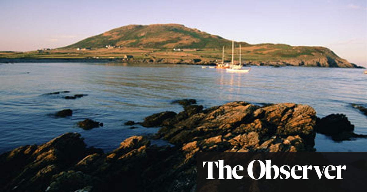 where is bardsey island