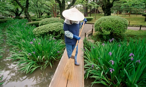 Kenrokuen is one of the Three Great Gardens of Japan