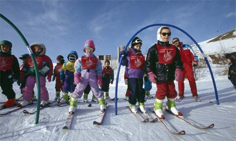 Children in ski school